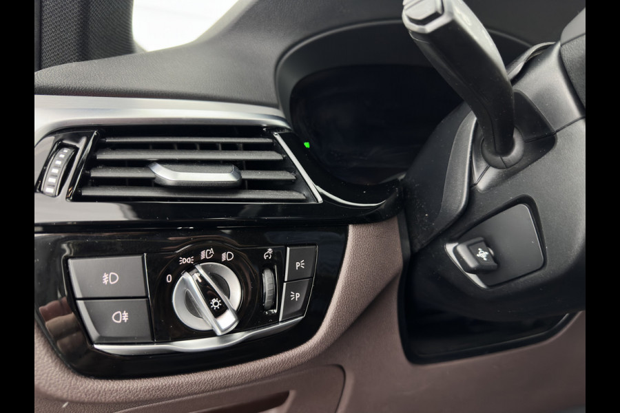 BMW 5 Serie 520i High Executive Edition M-Sportpack Aut. *PANO | LUXURY-LEATHER | FULL-LED | HARMAN/KARDON | MEMORY-PACK | DIGI-COCKPIT | NAVI-FULLMAP | HEATED-SPORTSEATS | DAB+ | AMBIENT-LIGHT | ECC | PDC | CRUISE | 19''ALU*