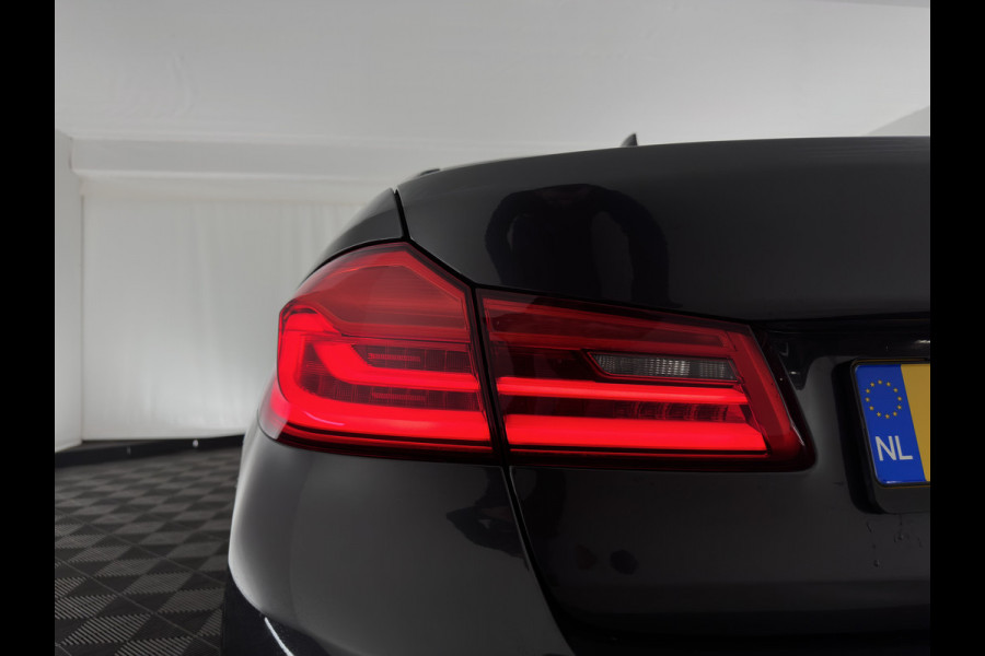 BMW 5 Serie 520i High Executive Edition M-Sportpack Aut. *PANO | LUXURY-LEATHER | FULL-LED | HARMAN/KARDON | MEMORY-PACK | DIGI-COCKPIT | NAVI-FULLMAP | HEATED-SPORTSEATS | DAB+ | AMBIENT-LIGHT | ECC | PDC | CRUISE | 19''ALU*