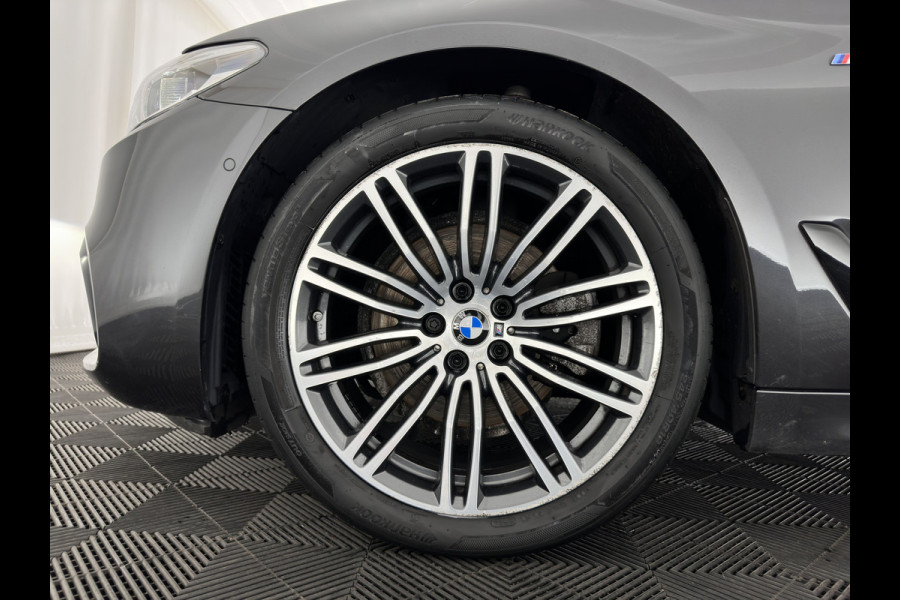 BMW 5 Serie 520i High Executive Edition M-Sportpack Aut. *PANO | LUXURY-LEATHER | FULL-LED | HARMAN/KARDON | MEMORY-PACK | DIGI-COCKPIT | NAVI-FULLMAP | HEATED-SPORTSEATS | DAB+ | AMBIENT-LIGHT | ECC | PDC | CRUISE | 19''ALU*
