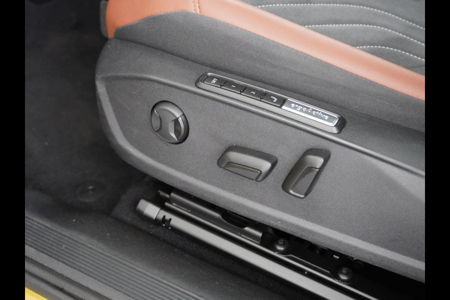 Volkswagen ID.4 Pro Max 77kWh Ergo-Active Elek. Stoelen Memory Leer/Alcantara Trekhaak Warmtepomp Panoramadak Head-Up 360°Camera Apple Carplay A Adap.Cruise Elek.Achterklep Stoel+Stuurverwarming DAB Keyless Advanced 1e Eigenaar Origineel Nederlandse Auto Zeer Compleet! Volkswagen ID.4 Pro Max 77kWh Ergo-Active Elek. Stoelen Memory Leer/Alcantara Trekhaak Warmtepomp Panoramadak Head-Up 360°Camera Apple Carplay A Adap.Cruise Elek.Achterklep Stoel+Stuurverwarming DAB Keyless Advanced 1e Eigenaar Origineel Nederlandse Auto Zeer Compleet!