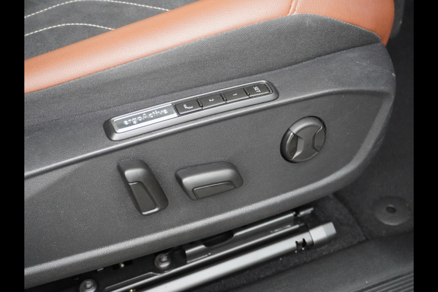 Volkswagen ID.4 Pro Max 77kWh Ergo-Active Elek. Stoelen Memory Leer/Alcantara Trekhaak Warmtepomp Panoramadak Head-Up 360°Camera Apple Carplay A Adap.Cruise Elek.Achterklep Stoel+Stuurverwarming DAB Keyless Advanced 1e Eigenaar Origineel Nederlandse Auto Zeer Compleet! Volkswagen ID.4 Pro Max 77kWh Ergo-Active Elek. Stoelen Memory Leer/Alcantara Trekhaak Warmtepomp Panoramadak Head-Up 360°Camera Apple Carplay A Adap.Cruise Elek.Achterklep Stoel+Stuurverwarming DAB Keyless Advanced 1e Eigenaar Origineel Nederlandse Auto Zeer Compleet!