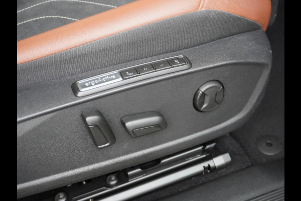 Volkswagen ID.4 Pro Max 77kWh Ergo-Active Elek. Stoelen Memory Leer/Alcantara Trekhaak Warmtepomp Panoramadak Head-Up 360°Camera Apple Carplay A Adap.Cruise Elek.Achterklep Stoel+Stuurverwarming DAB Keyless Advanced 1e Eigenaar Origineel Nederlandse Auto Zeer Compleet! Volkswagen ID.4 Pro Max 77kWh Ergo-Active Elek. Stoelen Memory Leer/Alcantara Trekhaak Warmtepomp Panoramadak Head-Up 360°Camera Apple Carplay A Adap.Cruise Elek.Achterklep Stoel+Stuurverwarming DAB Keyless Advanced 1e Eigenaar Origineel Nederlandse Auto Zeer Compleet!
