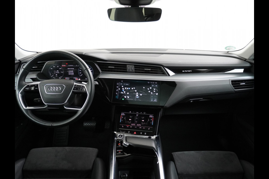 Audi e-tron 55 Quattro 95kWh 408PK Trekhaak Leder/Alcantara Panoramadak Adap.Cruise Navi Ecc Stoelverwarming Business Edition Plus Luchtvering Memory Lmv Elek.Achterklep Privacy Glas Keyless 1e Eigenaar 1.800KG Trekgewicht Zeer compleet!