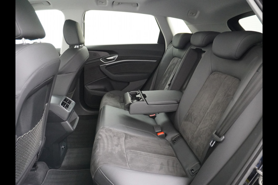 Audi e-tron 55 Quattro 95kWh 408PK Trekhaak Leder/Alcantara Panoramadak Adap.Cruise Navi Ecc Stoelverwarming Business Edition Plus Luchtvering Memory Lmv Elek.Achterklep Privacy Glas Keyless 1e Eigenaar 1.800KG Trekgewicht Zeer compleet!