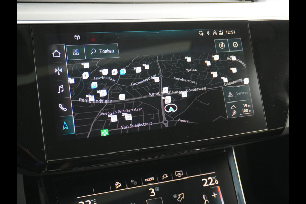 Audi e-tron 55 Quattro 95kWh 408PK Trekhaak Leder/Alcantara Panoramadak Adap.Cruise Navi Ecc Stoelverwarming Business Edition Plus Luchtvering Memory Lmv Elek.Achterklep Privacy Glas Keyless 1e Eigenaar 1.800KG Trekgewicht Zeer compleet!