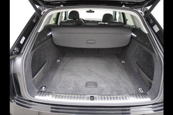 Audi e-tron 55 Quattro 95kWh 408PK Trekhaak Leder/Alcantara Panoramadak Adap.Cruise Navi Ecc Stoelverwarming Business Edition Plus Luchtvering Memory Lmv Elek.Achterklep Privacy Glas Keyless 1e Eigenaar 1.800KG Trekgewicht Zeer compleet!