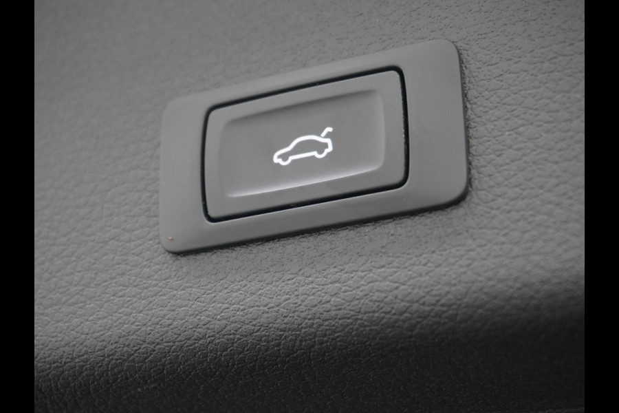 Audi e-tron 55 Quattro 95kWh 408PK Trekhaak Leder/Alcantara Panoramadak Adap.Cruise Navi Ecc Stoelverwarming Business Edition Plus Luchtvering Memory Lmv Elek.Achterklep Privacy Glas Keyless 1e Eigenaar 1.800KG Trekgewicht Zeer compleet!