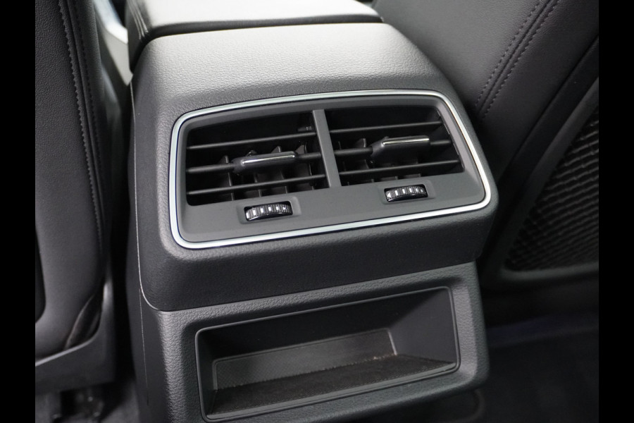 Audi e-tron 55 Quattro 95kWh 408PK Trekhaak Leder/Alcantara Panoramadak Adap.Cruise Navi Ecc Stoelverwarming Business Edition Plus Luchtvering Memory Lmv Elek.Achterklep Privacy Glas Keyless 1e Eigenaar 1.800KG Trekgewicht Zeer compleet!