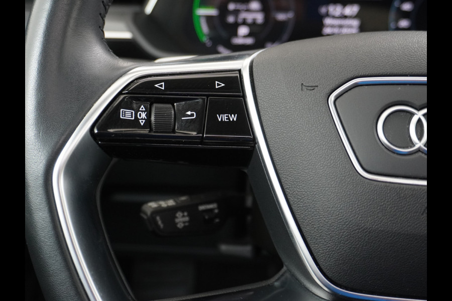 Audi e-tron 55 Quattro 95kWh 408PK Trekhaak Leder/Alcantara Panoramadak Adap.Cruise Navi Ecc Stoelverwarming Business Edition Plus Luchtvering Memory Lmv Elek.Achterklep Privacy Glas Keyless 1e Eigenaar 1.800KG Trekgewicht Zeer compleet!