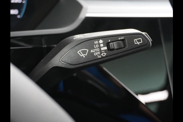 Audi e-tron 55 Quattro 95kWh 408PK Trekhaak Leder/Alcantara Panoramadak Adap.Cruise Navi Ecc Stoelverwarming Business Edition Plus Luchtvering Memory Lmv Elek.Achterklep Privacy Glas Keyless 1e Eigenaar 1.800KG Trekgewicht Zeer compleet!