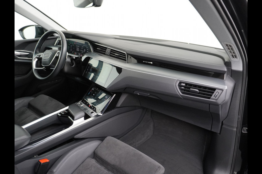 Audi e-tron 55 Quattro 95kWh 408PK Trekhaak Leder/Alcantara Panoramadak Adap.Cruise Navi Ecc Stoelverwarming Business Edition Plus Luchtvering Memory Lmv Elek.Achterklep Privacy Glas Keyless 1e Eigenaar 1.800KG Trekgewicht Zeer compleet!