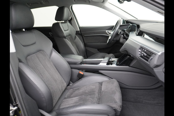 Audi e-tron 55 Quattro 95kWh 408PK Trekhaak Leder/Alcantara Panoramadak Adap.Cruise Navi Ecc Stoelverwarming Business Edition Plus Luchtvering Memory Lmv Elek.Achterklep Privacy Glas Keyless 1e Eigenaar 1.800KG Trekgewicht Zeer compleet!