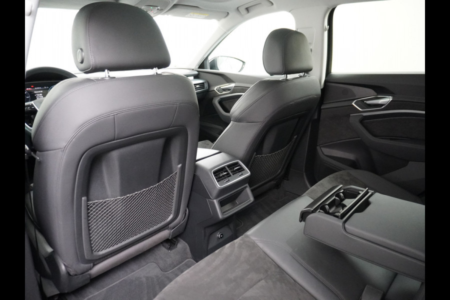 Audi e-tron 55 Quattro 95kWh 408PK Trekhaak Leder/Alcantara Panoramadak Adap.Cruise Navi Ecc Stoelverwarming Business Edition Plus Luchtvering Memory Lmv Elek.Achterklep Privacy Glas Keyless 1e Eigenaar 1.800KG Trekgewicht Zeer compleet!