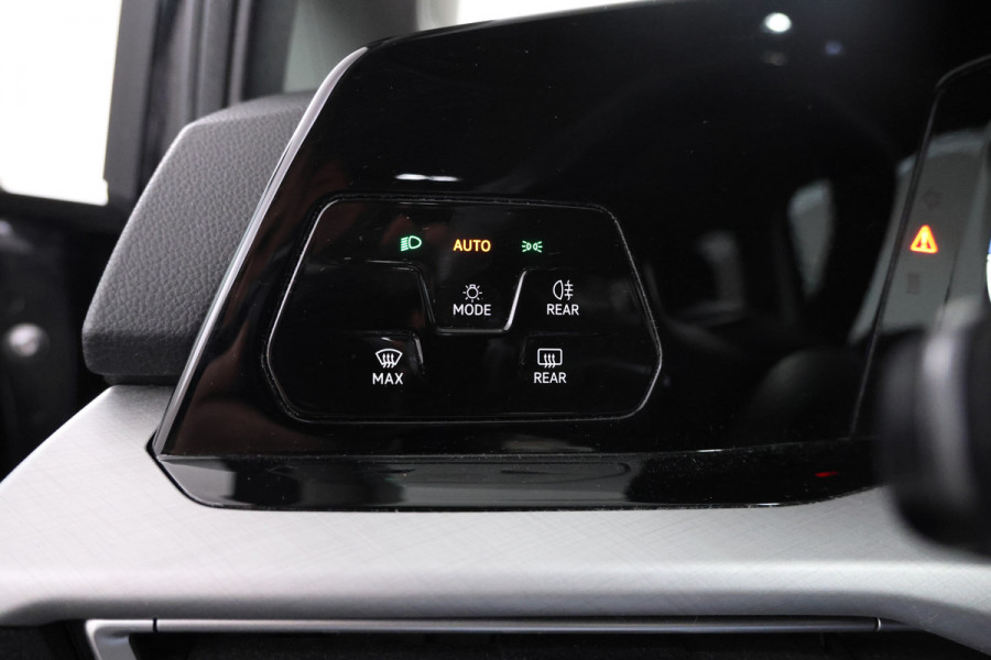 Volkswagen Golf 1.0 TSI Life 5  Deurs hatchback, Stoelverw. Apple carplay Volkswagen Golf 1.0 TSI Life 5  Deurs hatchback, Stoelverw. Apple carplay