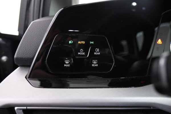 Volkswagen Golf 1.0 TSI Life 5  Deurs hatchback, Stoelverw. Apple carplay Volkswagen Golf 1.0 TSI Life 5  Deurs hatchback, Stoelverw. Apple carplay