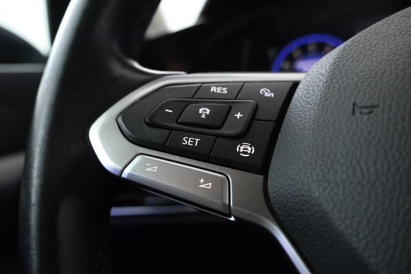 Volkswagen Golf 1.0 TSI Life 5  Deurs hatchback, Stoelverw. Apple carplay Volkswagen Golf 1.0 TSI Life 5  Deurs hatchback, Stoelverw. Apple carplay