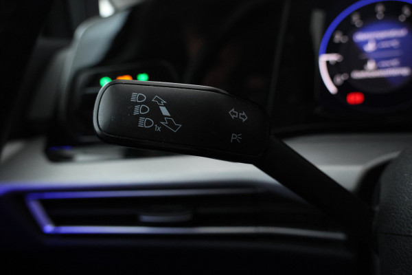 Volkswagen Golf 1.0 TSI Life 5  Deurs hatchback, Stoelverw. Apple carplay Volkswagen Golf 1.0 TSI Life 5  Deurs hatchback, Stoelverw. Apple carplay