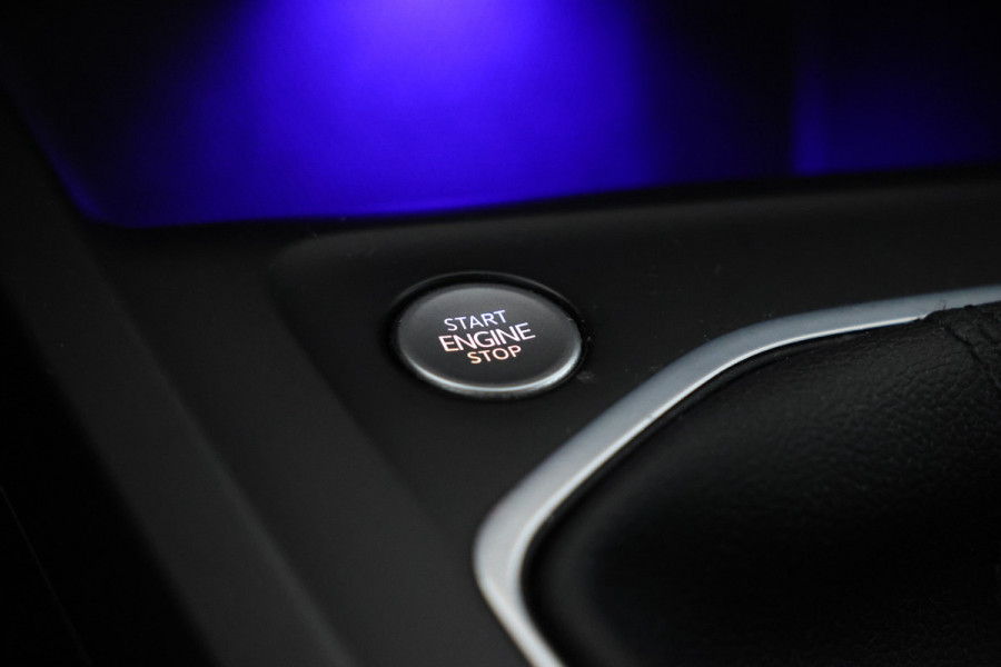 Volkswagen Golf 1.0 TSI Life 5  Deurs hatchback, Stoelverw. Apple carplay Volkswagen Golf 1.0 TSI Life 5  Deurs hatchback, Stoelverw. Apple carplay