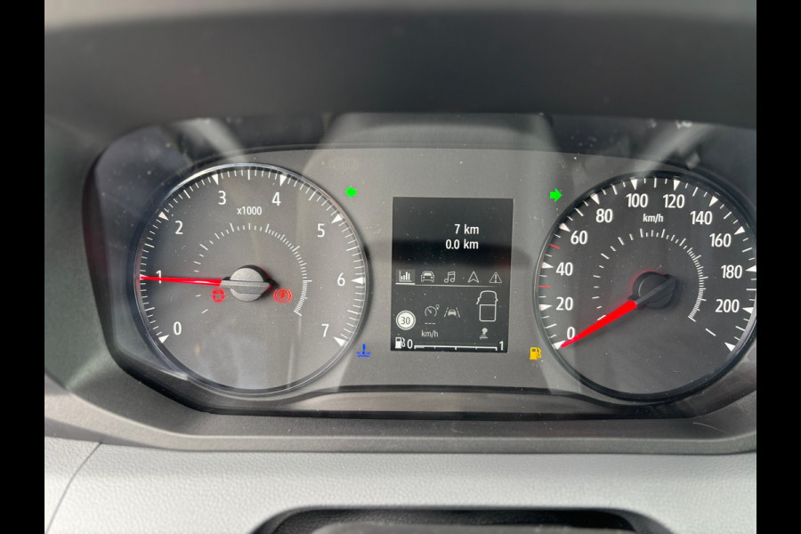 Renault Master T35 2.0 DCI 150 PK L2H2 RED EDITION TREKHAAK PACK STORAGE CAMERA ** ZIE OPMERKINGEN ** Renault Master T35 2.0 DCI 150 PK L2H2 RED EDITION TREKHAAK PACK STORAGE CAMERA ** ZIE OPMERKINGEN **