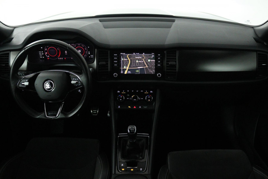 Škoda Kodiaq 1.5 TSI Sportline Business (TREKHAAK, DIGITALE COCKPIT, STOEL/STUUR VERWARMING, CAMERA, ELEKTR STOELEN, SFEER) Škoda Kodiaq 1.5 TSI Sportline Business (TREKHAAK, DIGITALE COCKPIT, STOEL/STUUR VERWARMING, CAMERA, ELEKTR STOELEN, SFEER)