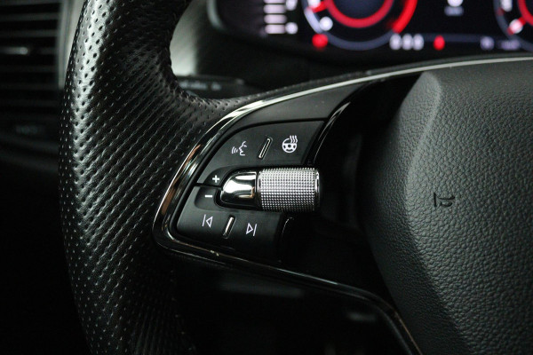 Škoda Kodiaq 1.5 TSI Sportline Business (TREKHAAK, DIGITALE COCKPIT, STOEL/STUUR VERWARMING, CAMERA, ELEKTR STOELEN, SFEER) Škoda Kodiaq 1.5 TSI Sportline Business (TREKHAAK, DIGITALE COCKPIT, STOEL/STUUR VERWARMING, CAMERA, ELEKTR STOELEN, SFEER)