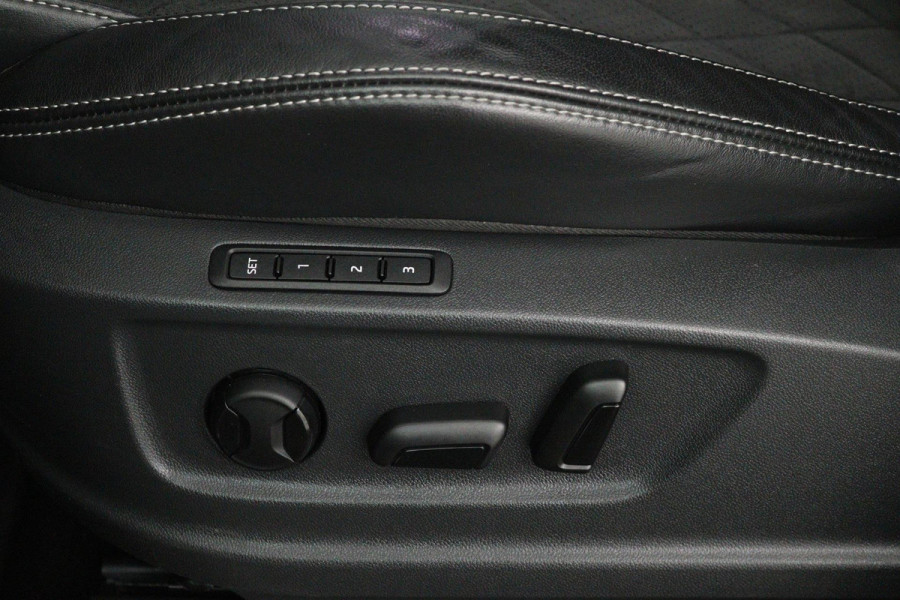 Škoda Kodiaq 1.5 TSI Sportline Business (TREKHAAK, DIGITALE COCKPIT, STOEL/STUUR VERWARMING, CAMERA, ELEKTR STOELEN, SFEER) Škoda Kodiaq 1.5 TSI Sportline Business (TREKHAAK, DIGITALE COCKPIT, STOEL/STUUR VERWARMING, CAMERA, ELEKTR STOELEN, SFEER)