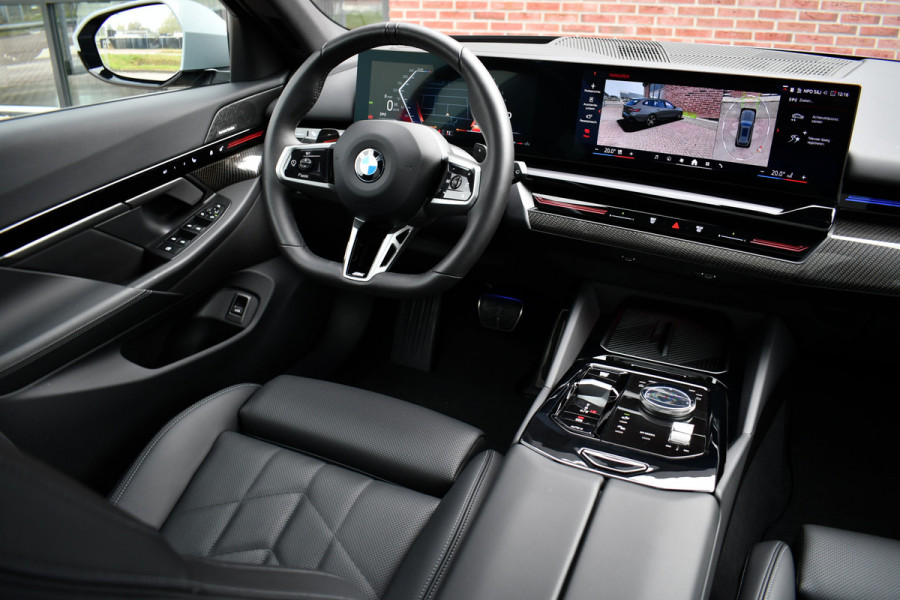BMW 5 Serie Touring 520i M-Sport Pano Trekh 21inch Brooklyngrau ACC 360 H/K HUD Stoelventilatie