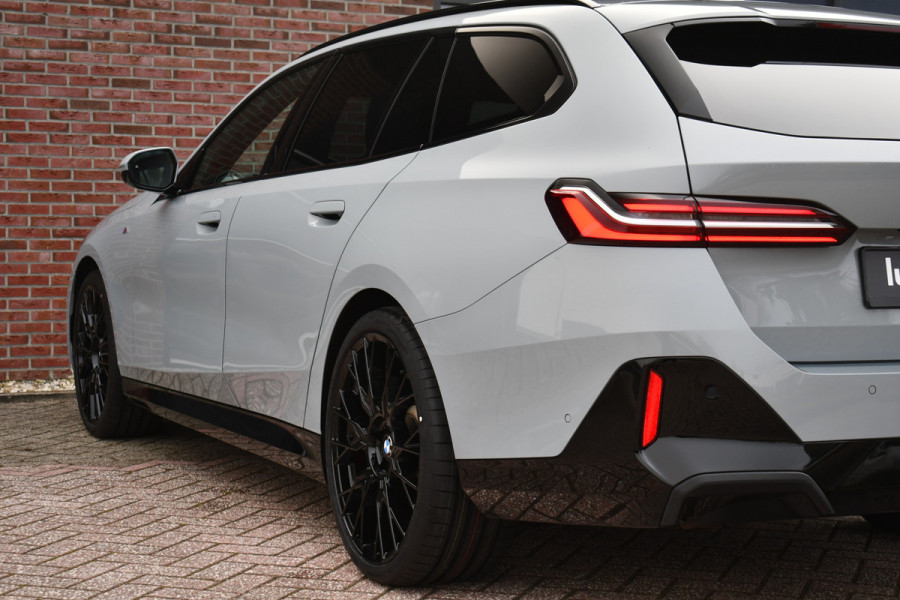 BMW 5 Serie Touring 520i M-Sport Pano Trekh 21inch Brooklyngrau ACC 360 H/K HUD Stoelventilatie