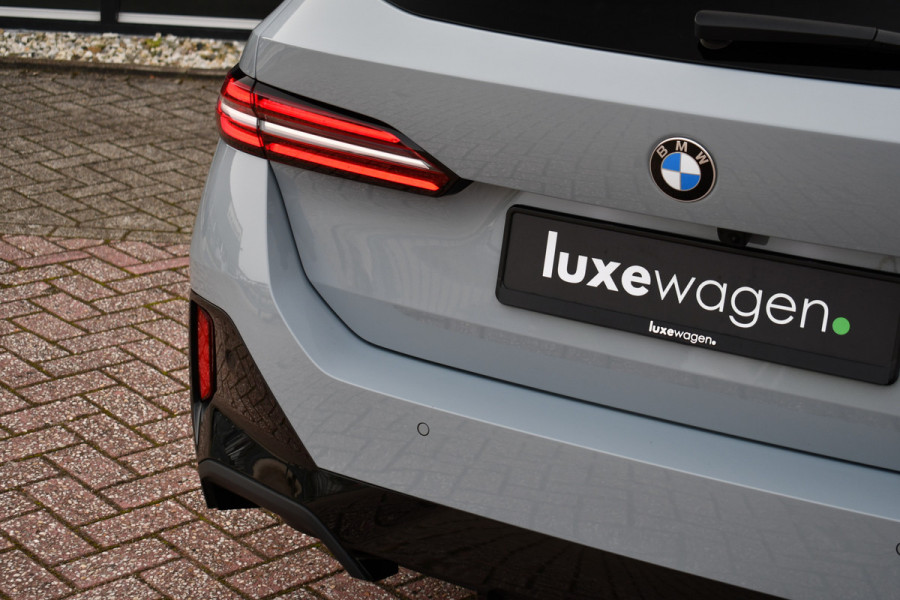 BMW 5 Serie Touring 520i M-Sport Pano Trekh 21inch Brooklyngrau ACC 360 H/K HUD Stoelventilatie