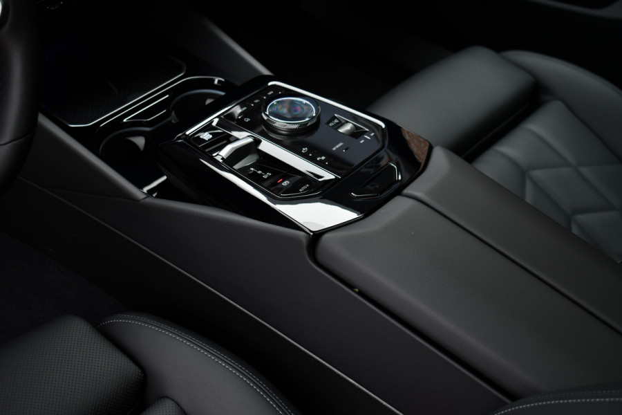 BMW 5 Serie Touring 520i M-Sport Pano Trekh 21inch Brooklyngrau ACC 360 H/K HUD Stoelventilatie