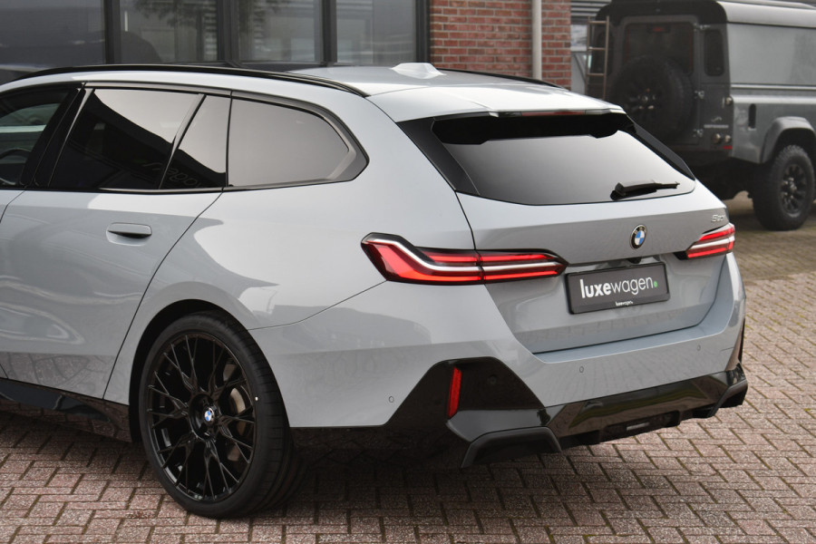 BMW 5 Serie Touring 520i M-Sport Pano Trekh 21inch Brooklyngrau ACC 360 H/K HUD Stoelventilatie