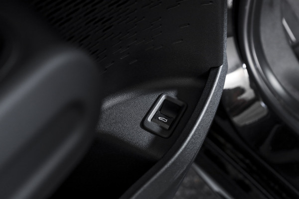 MINI Countryman 1.5 C John Cooper Works XL | S/K-Panodak | Dig. Cockpit | Adapt. Cruise | Elek. Stoel | Stoel-+Stuurverw. | Harman/Kardon |  PDC | 360 Camera | NAV + App. Connect | ECC | Elek. Klep. | Elek. Trekhaak | LM 20" | 7885