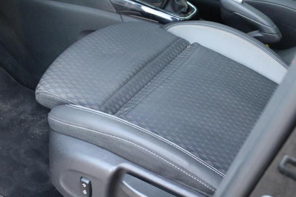 Opel Crossland X 1.2 Turbo Innovation | Trekhaak | Panorama Dak | Cruise Control | Climate Control | Navigatie | Opel Crossland X 1.2 Turbo Innovation | Trekhaak | Panorama Dak | Cruise Control | Climate Control | Navigatie |