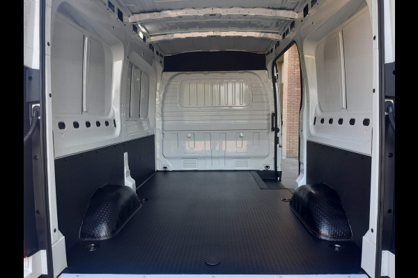 Ford E-Transit / Maxus e-Deliver 9 L2H2 72 kWh Airco Verwarmde stoelen Achteruitrijcamera Ford E-Transit / Maxus e-Deliver 9 L2H2 72 kWh Airco Verwarmde stoelen Achteruitrijcamera