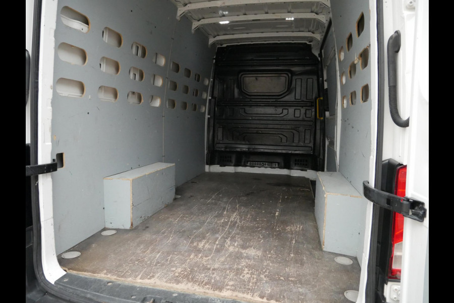 Volkswagen Crafter 2.0 TDI 100PK, L3H3, Airco Volkswagen Crafter 2.0 TDI 100PK, L3H3, Airco