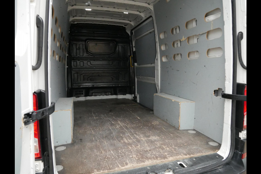 Volkswagen Crafter 2.0 TDI 100PK, L3H3, Airco Volkswagen Crafter 2.0 TDI 100PK, L3H3, Airco