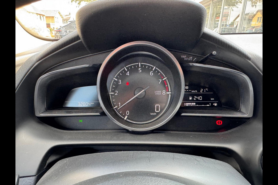 Mazda 2 1.5 SKYACTIV-G Luxury | Dodehoekherkenning, Head up display, Apple CarPlay/Android auto, LED, Stoel + Stuurverwarming, Parkeerse