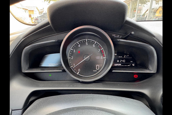Mazda 2 1.5 SKYACTIV-G Luxury | Dodehoekherkenning, Head up display, Apple CarPlay/Android auto, LED, Stoel + Stuurverwarming, Parkeerse