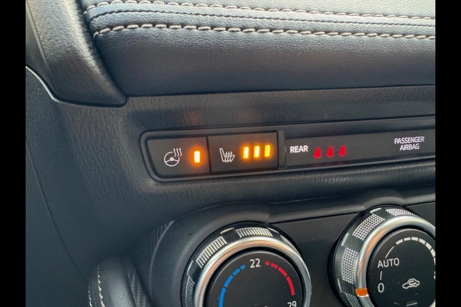 Mazda 2 1.5 SKYACTIV-G Luxury | Dodehoekherkenning, Head up display, Apple CarPlay/Android auto, LED, Stoel + Stuurverwarming, Parkeerse