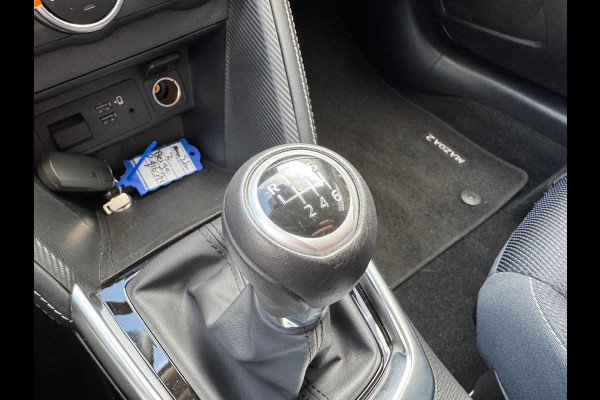 Mazda 2 1.5 SKYACTIV-G Luxury | Dodehoekherkenning, Head up display, Apple CarPlay/Android auto, LED, Stoel + Stuurverwarming, Parkeerse