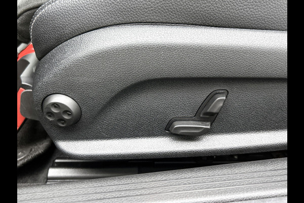 Mercedes-Benz C-Klasse 200 4MATIC AMG Line (Dealer onderH, Panorama, Carplay, Navi Groot, Camera, StoelV, Etc) Mercedes-Benz C-Klasse 200 4MATIC AMG Line (Dealer onderH, Panorama, Carplay, Navi Groot, Camera, StoelV, Etc)