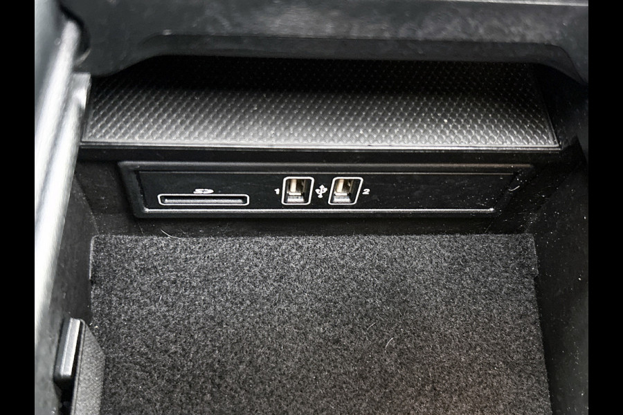 Mercedes-Benz C-Klasse 200 4MATIC AMG Line (Dealer onderH, Panorama, Carplay, Navi Groot, Camera, StoelV, Etc) Mercedes-Benz C-Klasse 200 4MATIC AMG Line (Dealer onderH, Panorama, Carplay, Navi Groot, Camera, StoelV, Etc)