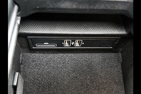 Mercedes-Benz C-Klasse 200 4MATIC AMG Line (Dealer onderH, Panorama, Carplay, Navi Groot, Camera, StoelV, Etc) Mercedes-Benz C-Klasse 200 4MATIC AMG Line (Dealer onderH, Panorama, Carplay, Navi Groot, Camera, StoelV, Etc)