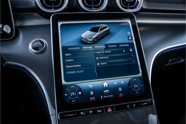 Mercedes-Benz C-Klasse Estate C300 e AMG Line - Massage l Panorama l 360cam l Trekhaak Mercedes-Benz C-Klasse Estate C300 e AMG Line - Massage l Panorama l 360cam l Trekhaak