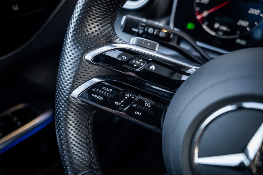Mercedes-Benz C-Klasse Estate C300 e AMG Line - Massage l Panorama l 360cam l Trekhaak Mercedes-Benz C-Klasse Estate C300 e AMG Line - Massage l Panorama l 360cam l Trekhaak