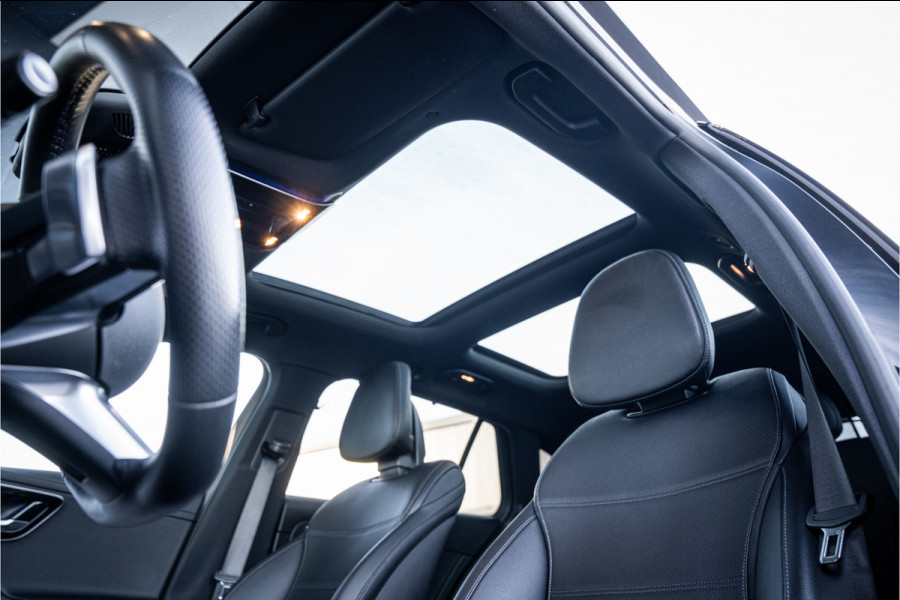 Mercedes-Benz C-Klasse Estate C300 e AMG Line - Massage l Panorama l 360cam l Trekhaak Mercedes-Benz C-Klasse Estate C300 e AMG Line - Massage l Panorama l 360cam l Trekhaak