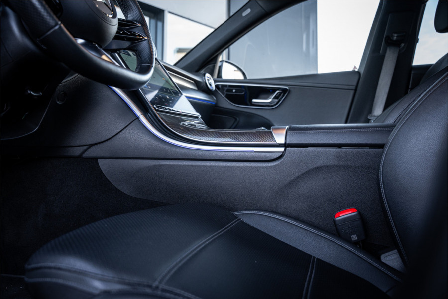 Mercedes-Benz C-Klasse Estate C300 e AMG Line - Massage l Panorama l 360cam l Trekhaak Mercedes-Benz C-Klasse Estate C300 e AMG Line - Massage l Panorama l 360cam l Trekhaak