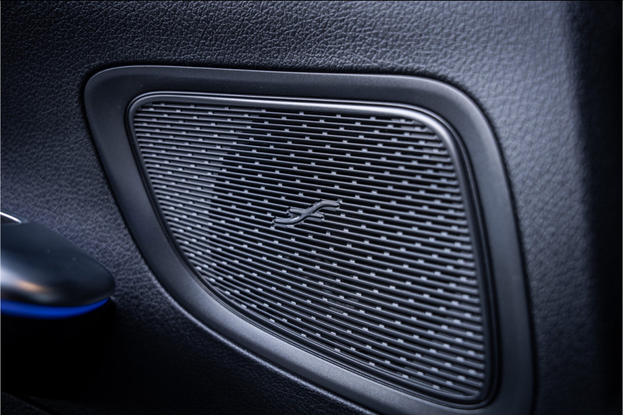 Mercedes-Benz C-Klasse Estate C300 e AMG Line - Massage l Panorama l 360cam l Trekhaak Mercedes-Benz C-Klasse Estate C300 e AMG Line - Massage l Panorama l 360cam l Trekhaak