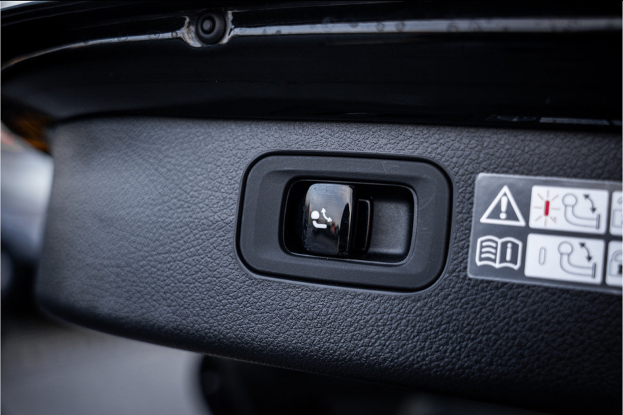 Mercedes-Benz C-Klasse Estate C300 e AMG Line - Massage l Panorama l 360cam l Trekhaak Mercedes-Benz C-Klasse Estate C300 e AMG Line - Massage l Panorama l 360cam l Trekhaak