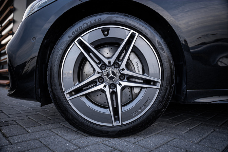 Mercedes-Benz C-Klasse Estate C300 e AMG Line - Massage l Panorama l 360cam l Trekhaak Mercedes-Benz C-Klasse Estate C300 e AMG Line - Massage l Panorama l 360cam l Trekhaak